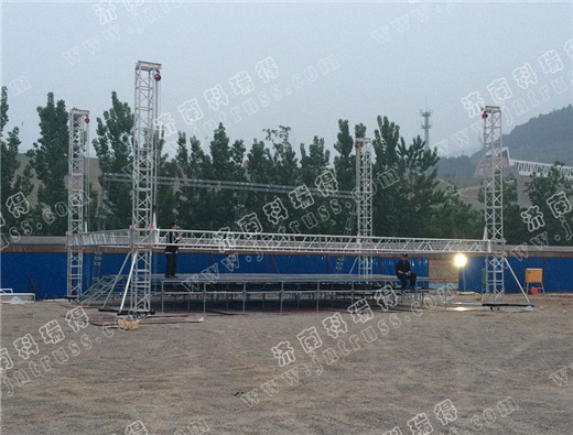 濟南世紀園滑雪場舞臺桁架案例